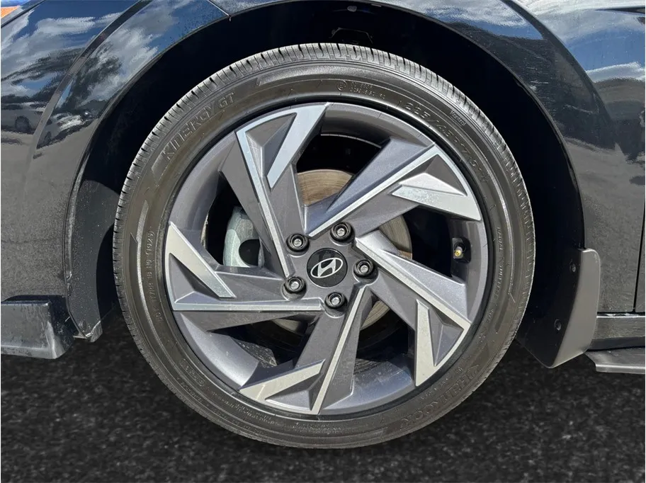 Hyundai Elantra photo 13