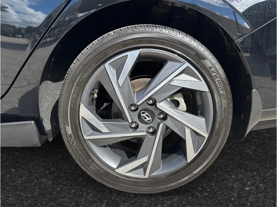 Hyundai Elantra photo 16