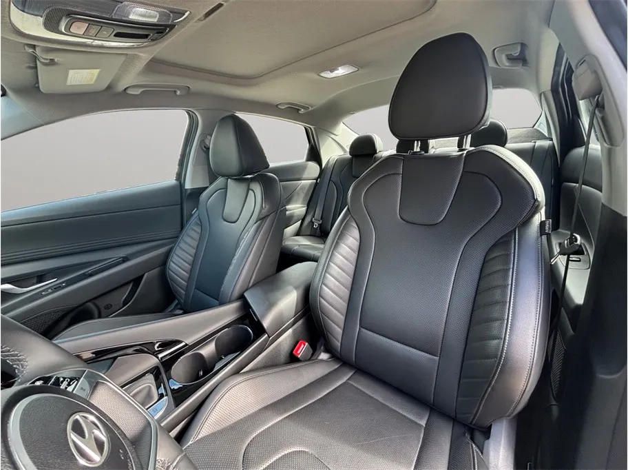 Hyundai Elantra photo 20