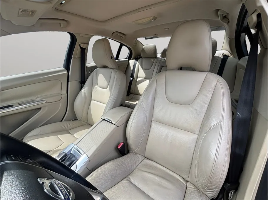 Volvo S60 photo 15