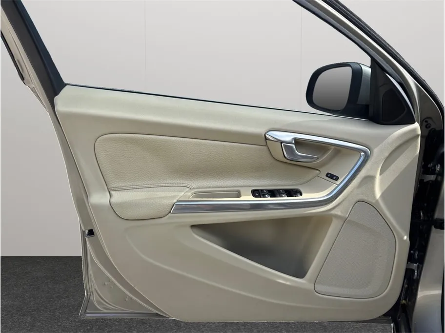 Volvo S60 photo 17
