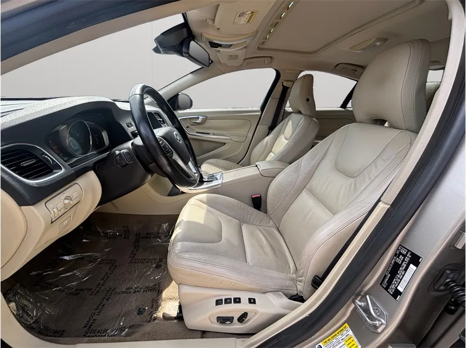 Volvo S60 photo 2