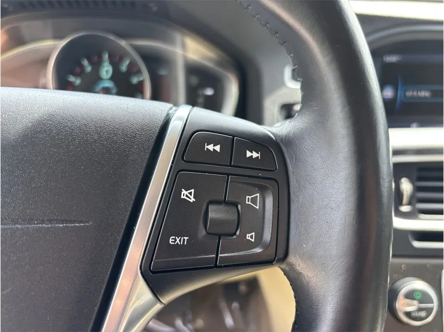 Volvo S60 photo 23