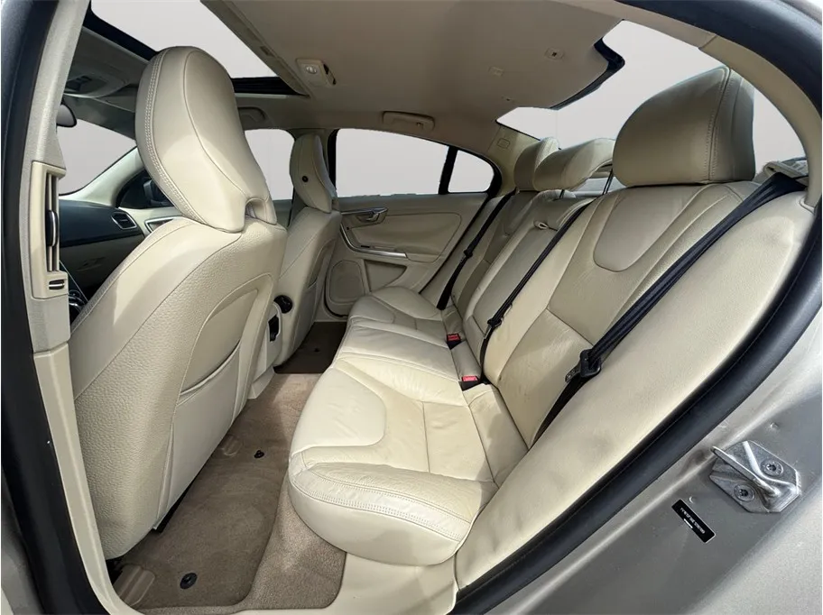 Volvo S60 photo 31