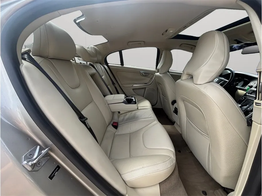 Volvo S60 photo 34