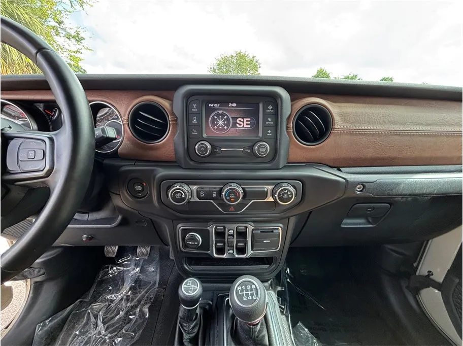 Jeep Gladiator photo 11