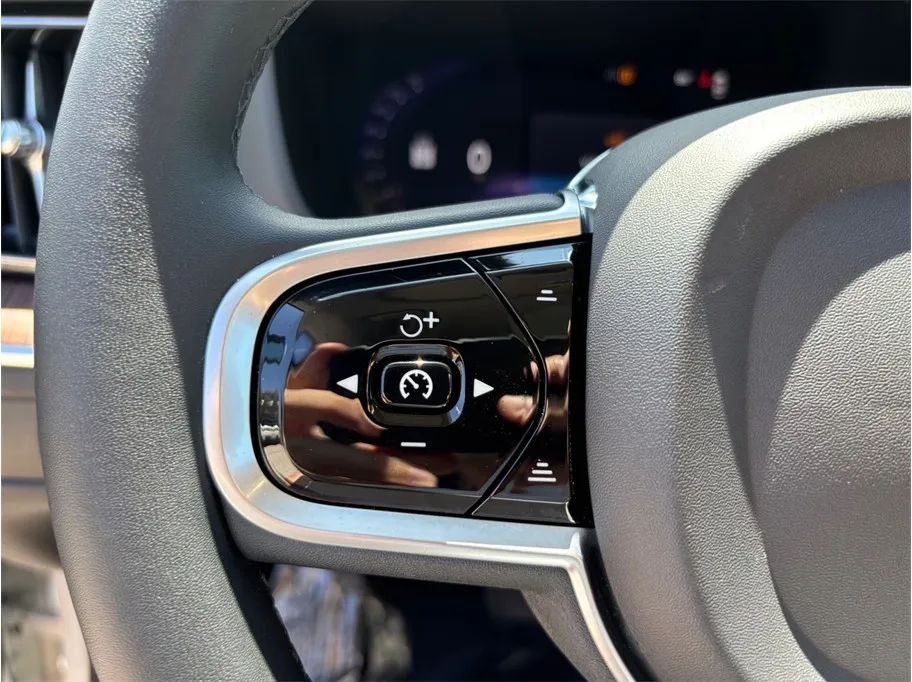 Volvo XC60 photo 26