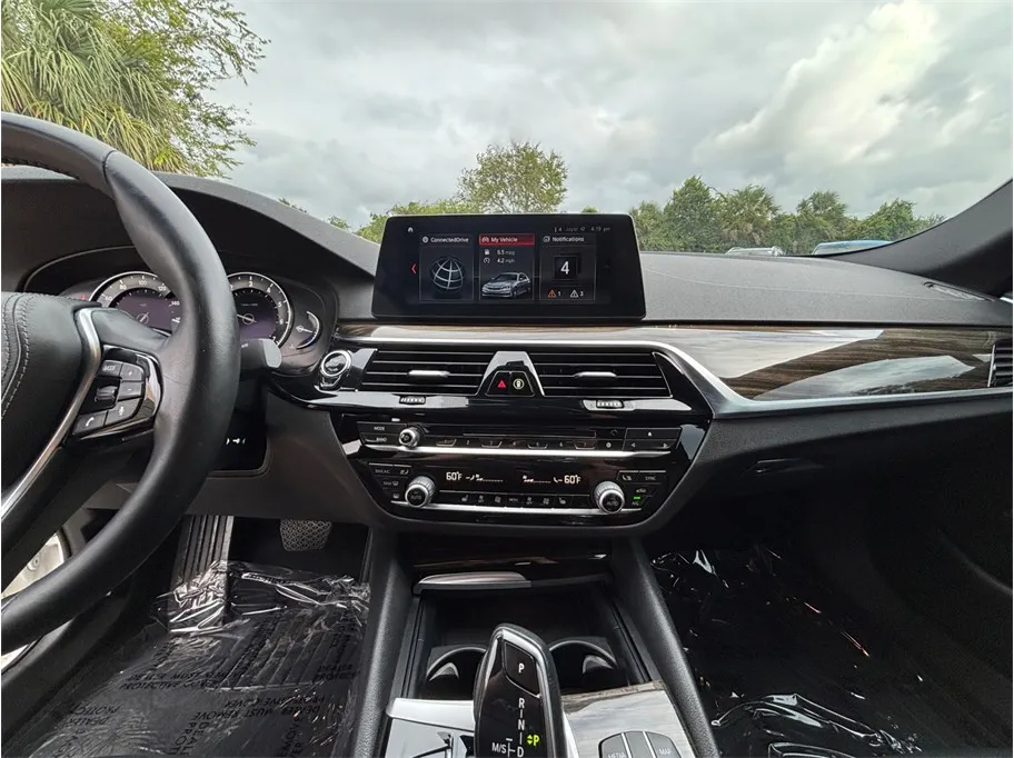 BMW 5 Series photo 11