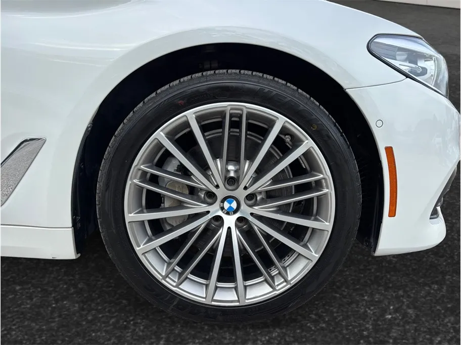 BMW 5 Series photo 13