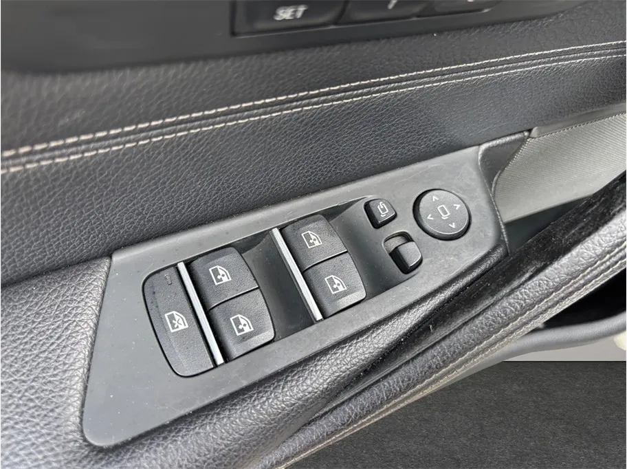 BMW 5 Series photo 24