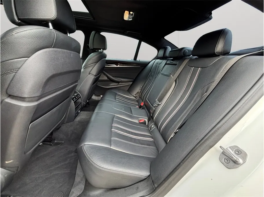 BMW 5 Series photo 40