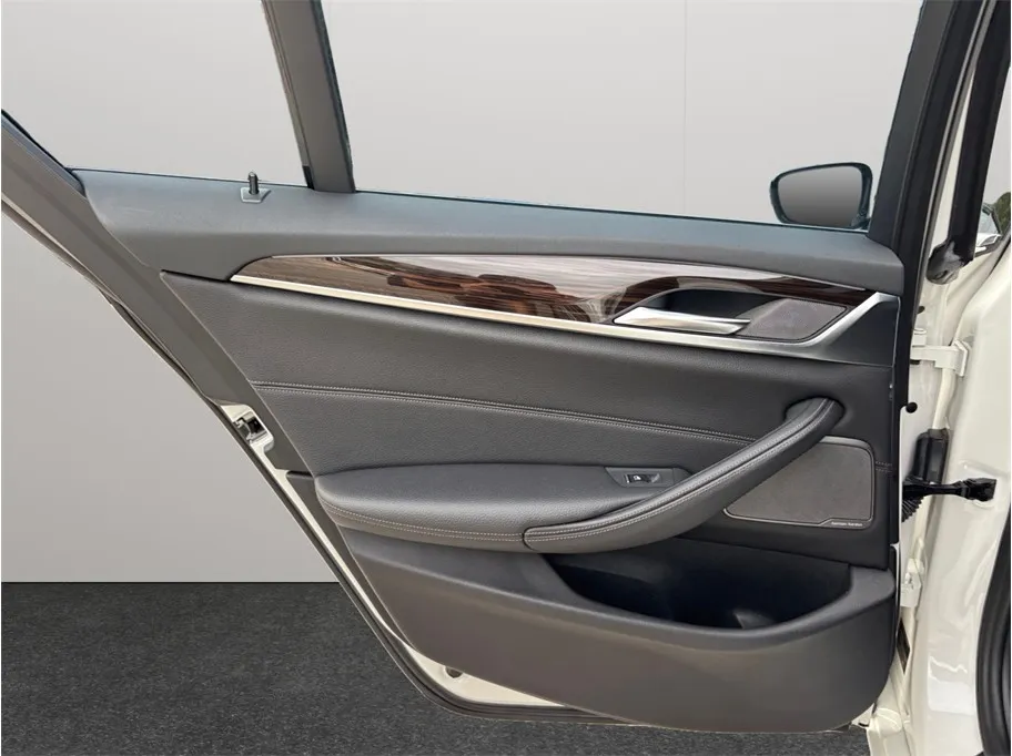 BMW 5 Series photo 41