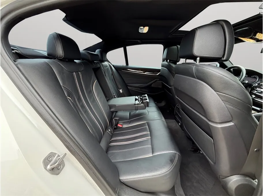 BMW 5 Series photo 44