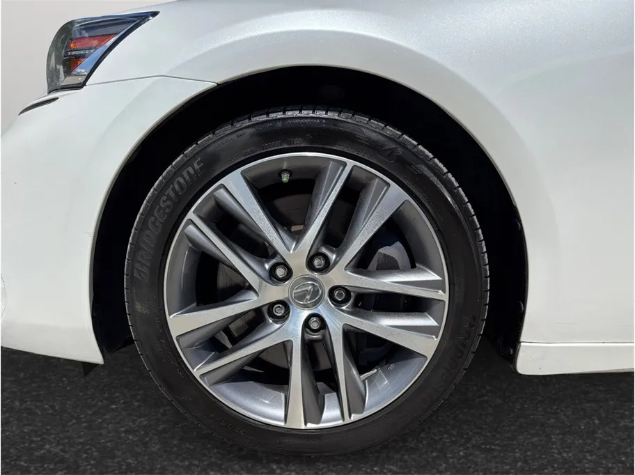 Lexus IS photo 13