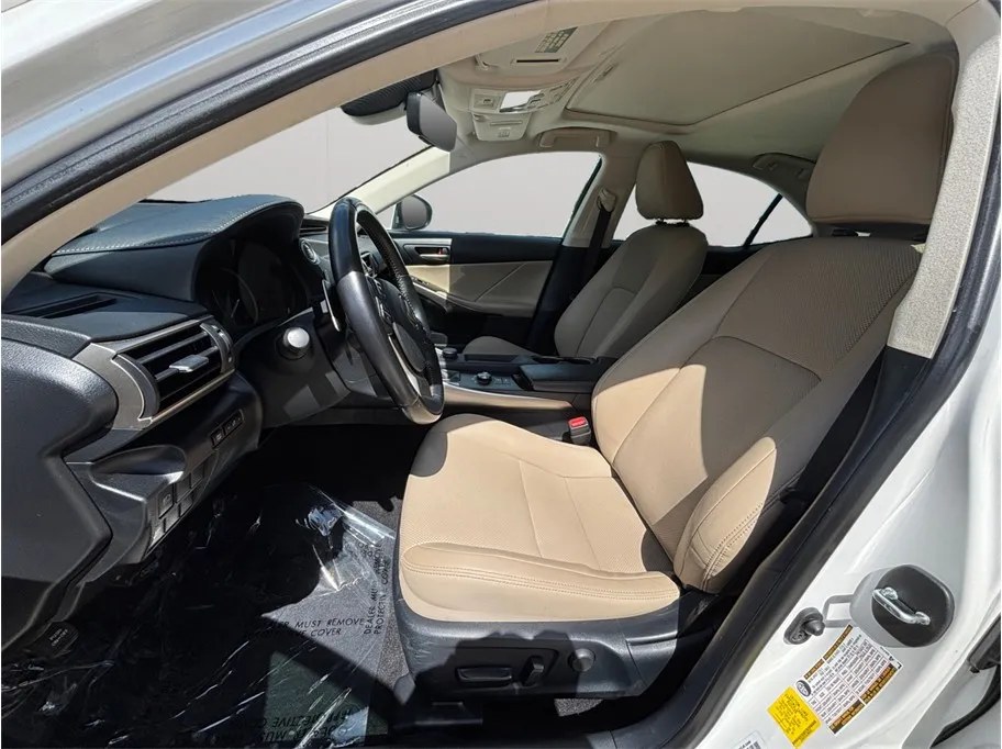 Lexus IS photo 2