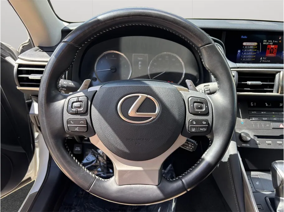 Lexus IS photo 21