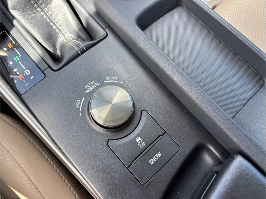 Lexus IS photo 29