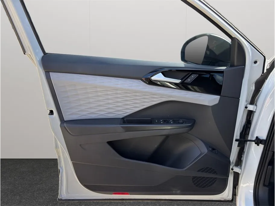 Volkswagen Taos photo 16