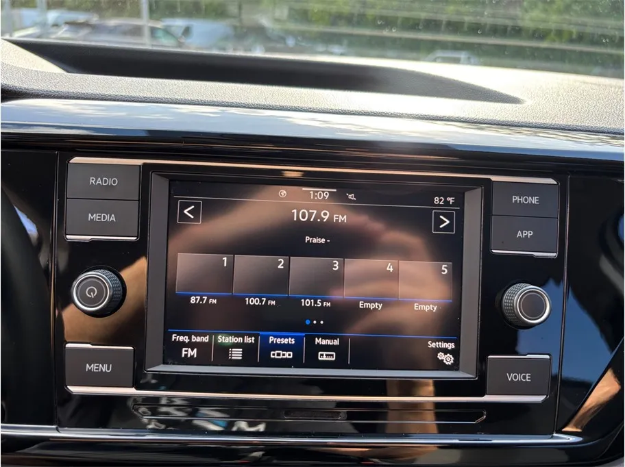 Volkswagen Taos photo 23