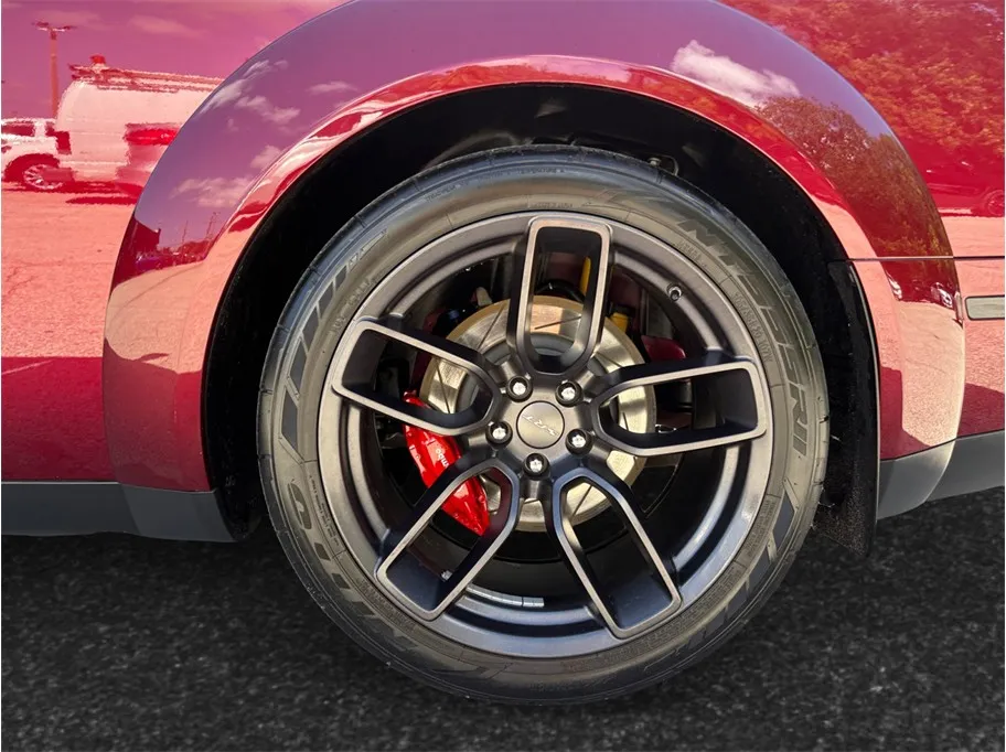 Dodge Challenger photo 13
