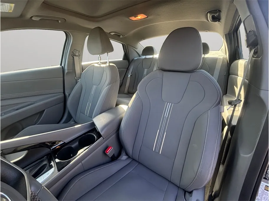 Hyundai Elantra photo 17