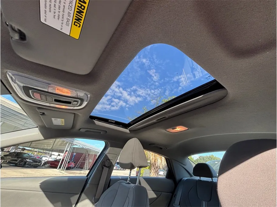 Hyundai Elantra photo 33