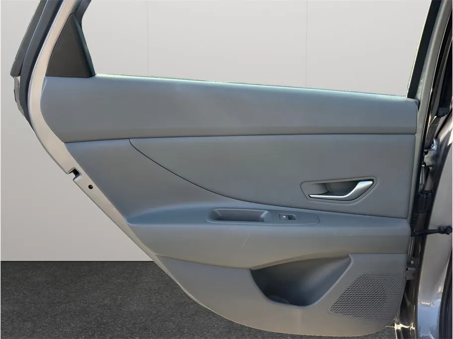 Hyundai Elantra photo 35