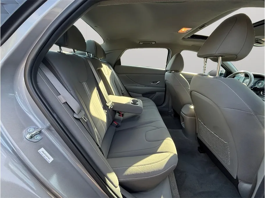 Hyundai Elantra photo 38