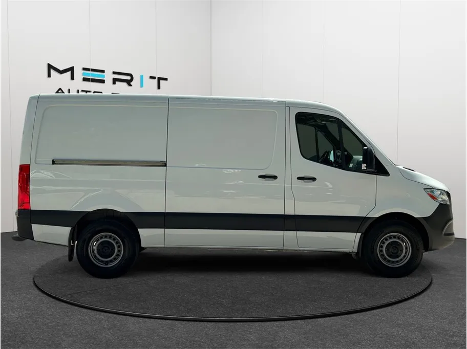 Mercedes-Benz Sprinter photo 10