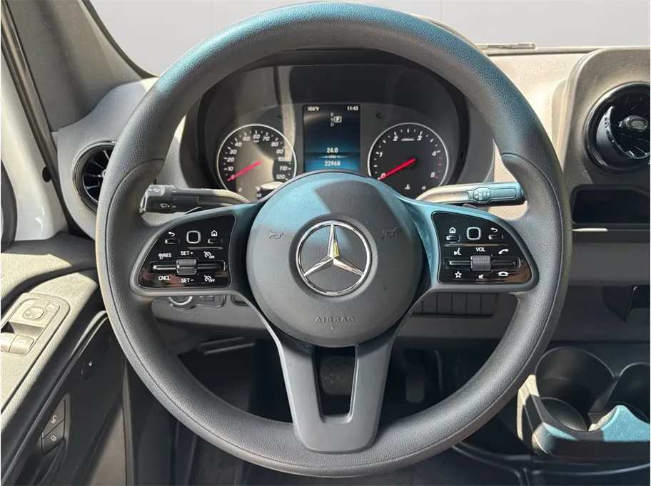 Mercedes-Benz Sprinter photo 25