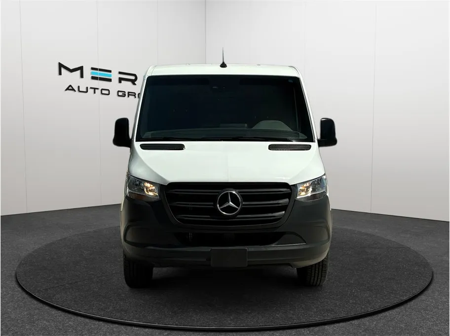 Mercedes-Benz Sprinter photo 3