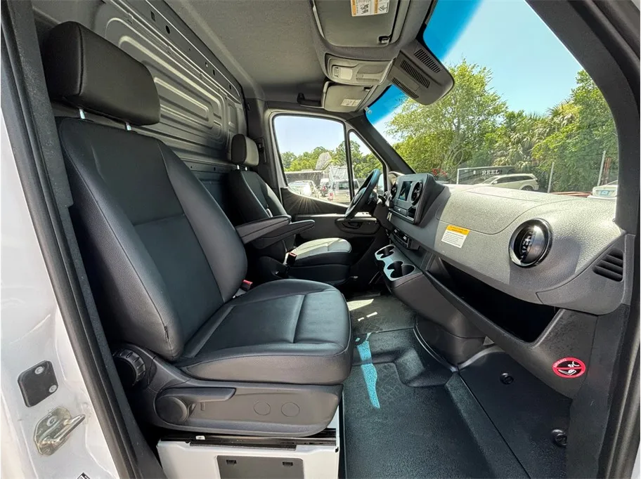 Mercedes-Benz Sprinter photo 50