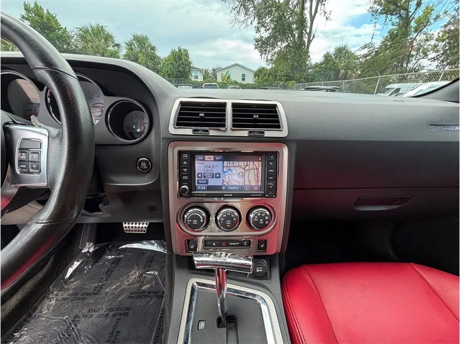 Dodge Challenger photo 11