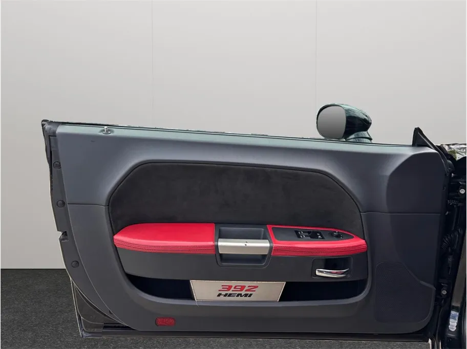 Dodge Challenger photo 17