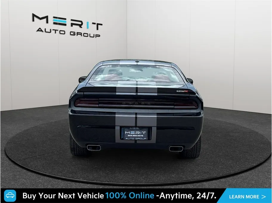 Dodge Challenger photo 8