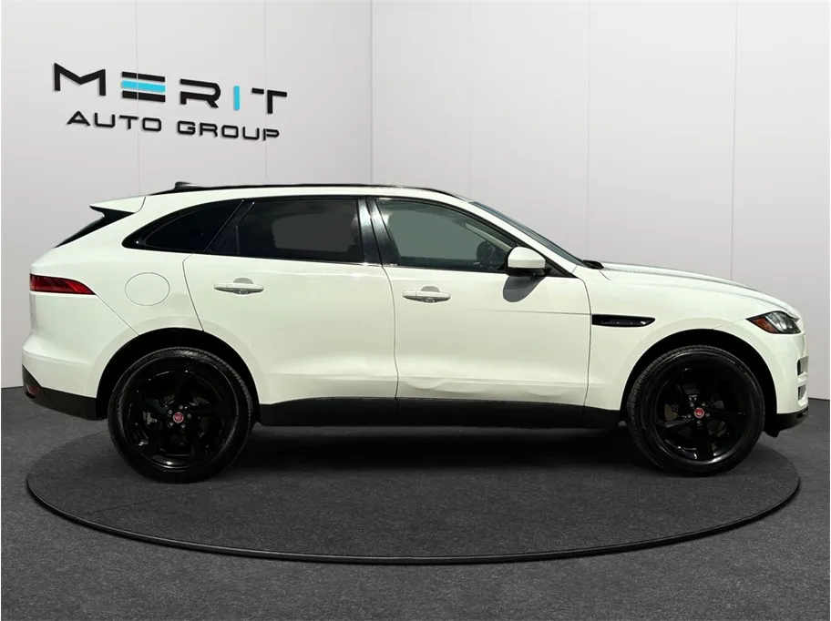 Jaguar F-PACE photo 10