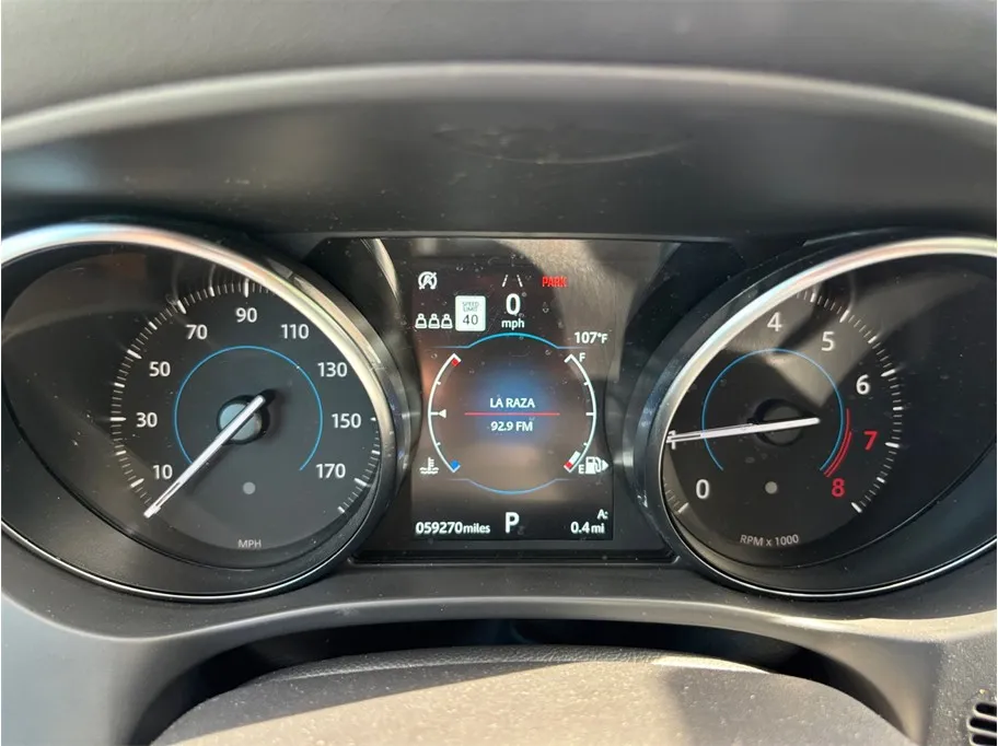 Jaguar F-PACE photo 26