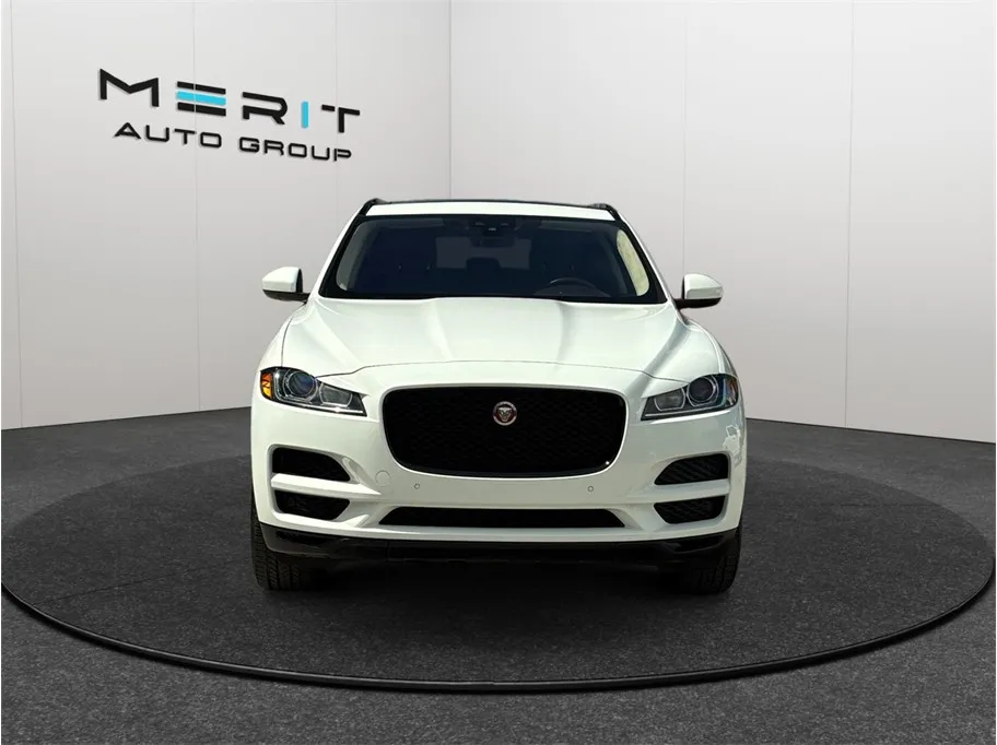 Jaguar F-PACE photo 3