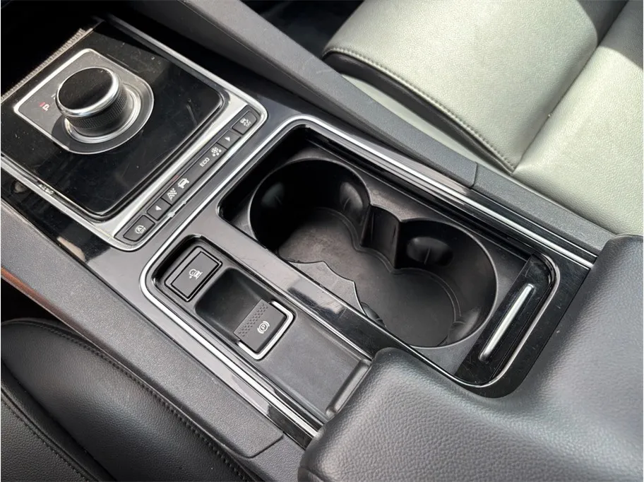 Jaguar F-PACE photo 37