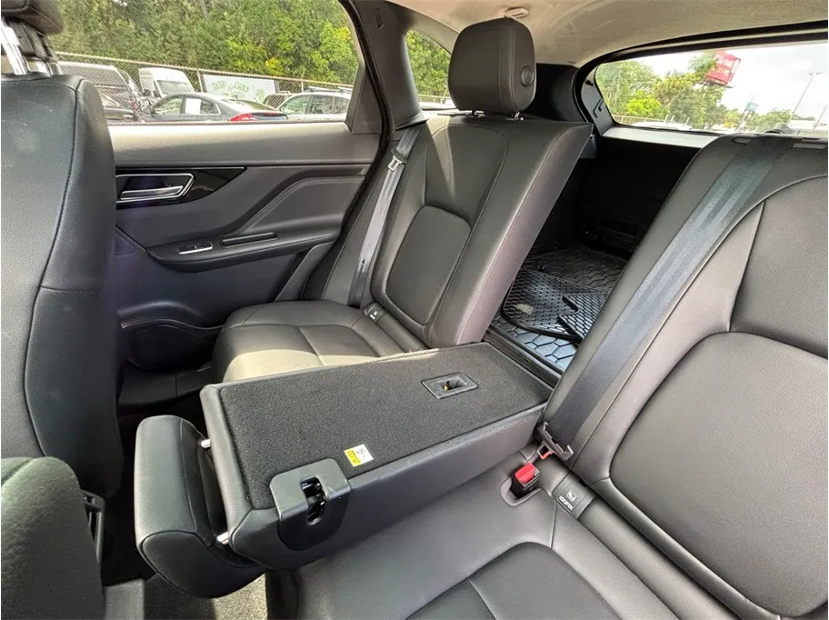 Jaguar F-PACE photo 45