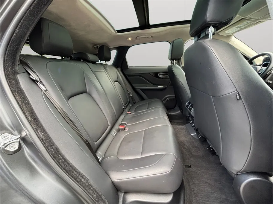 Jaguar F-PACE photo 46