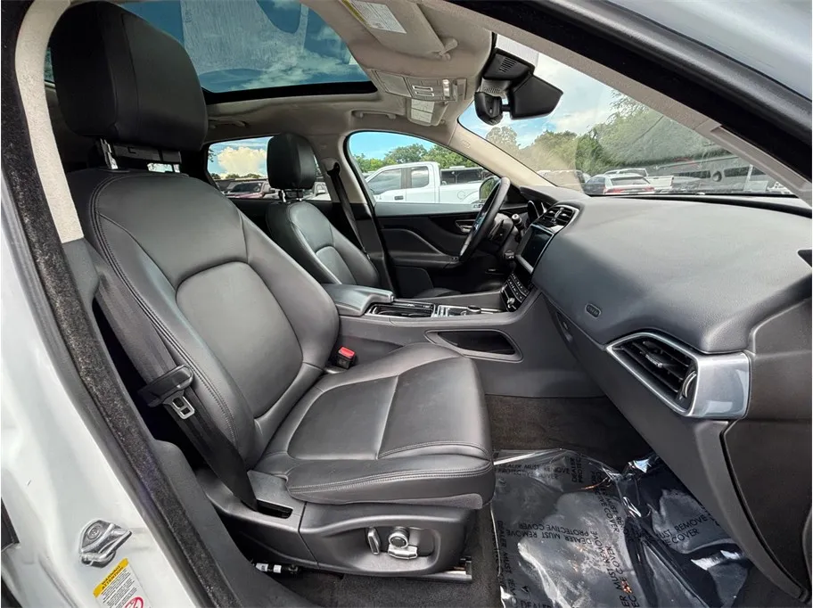 Jaguar F-PACE photo 47