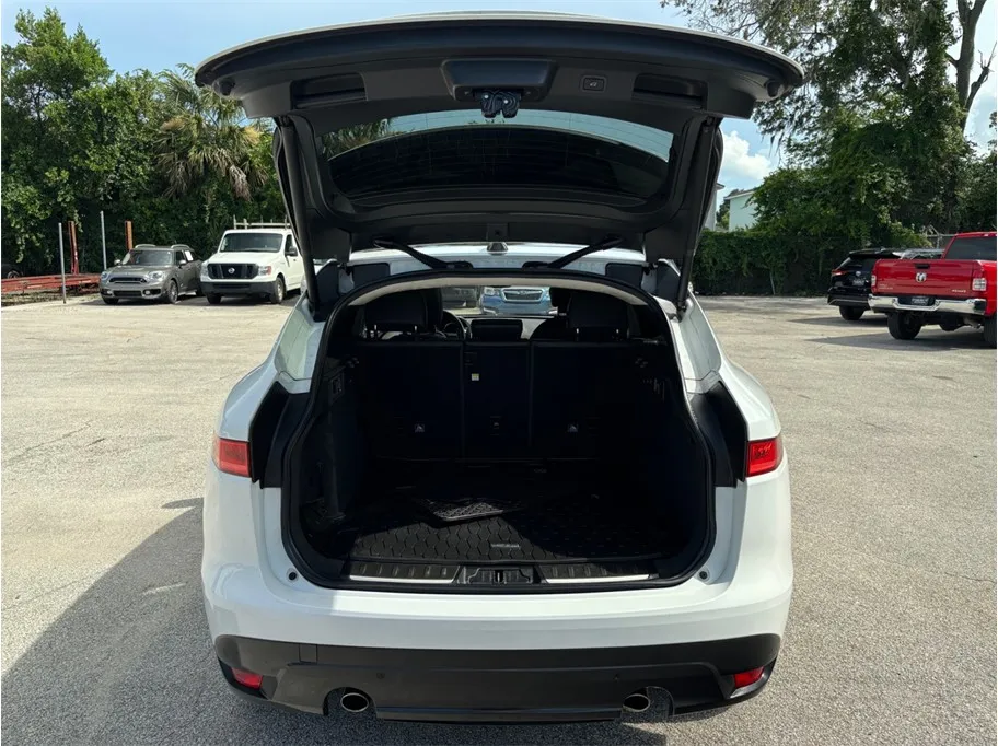 Jaguar F-PACE photo 51