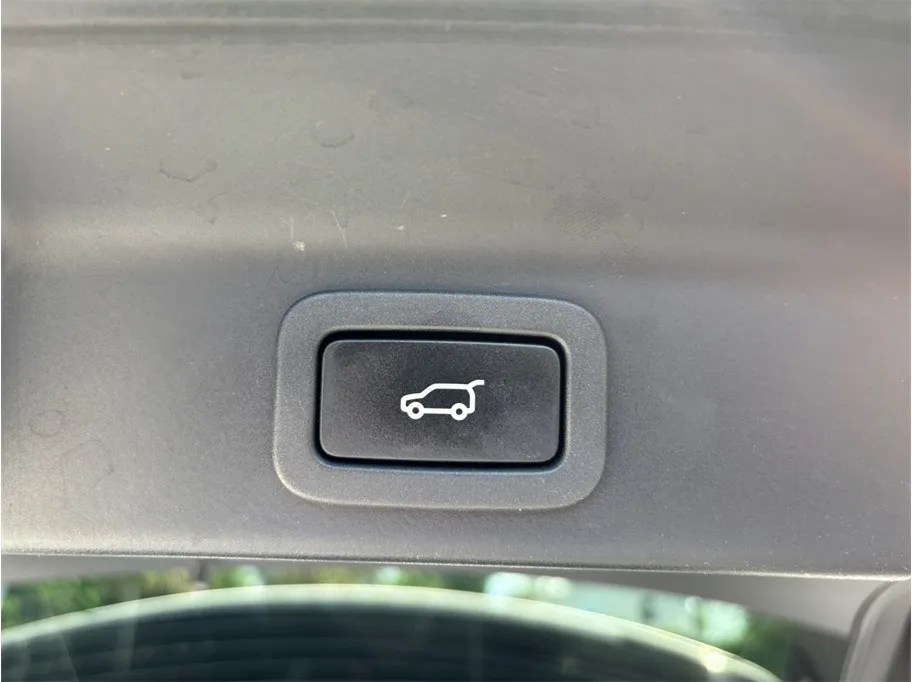Jaguar F-PACE photo 52