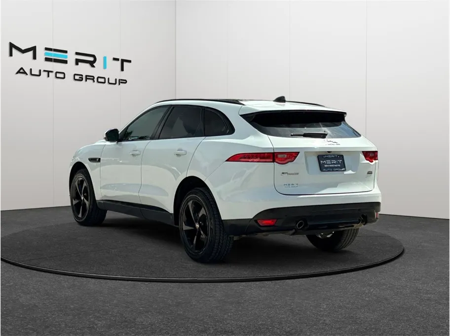 Jaguar F-PACE photo 7