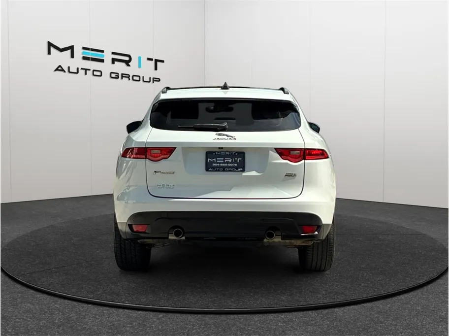 Jaguar F-PACE photo 8