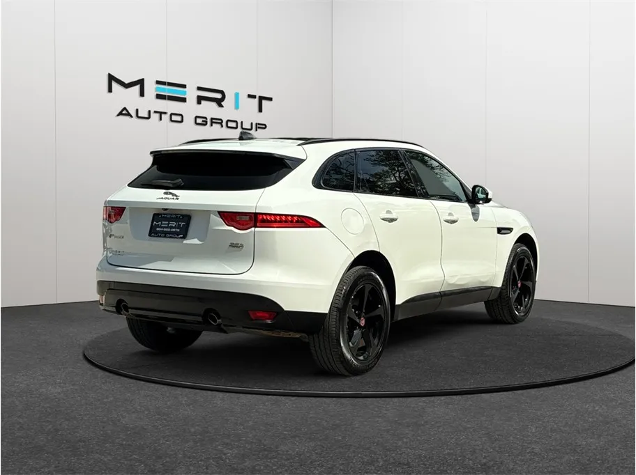 Jaguar F-PACE photo 9