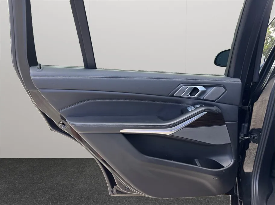 BMW X7 photo 44