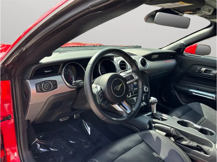 Ford Mustang photo 6