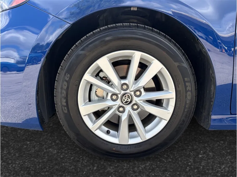 Toyota Camry photo 13